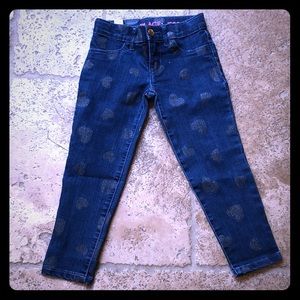 Children place jeggings